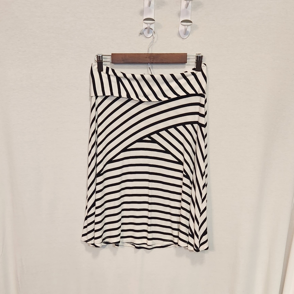 a.n.a. black and white skirt Sz S